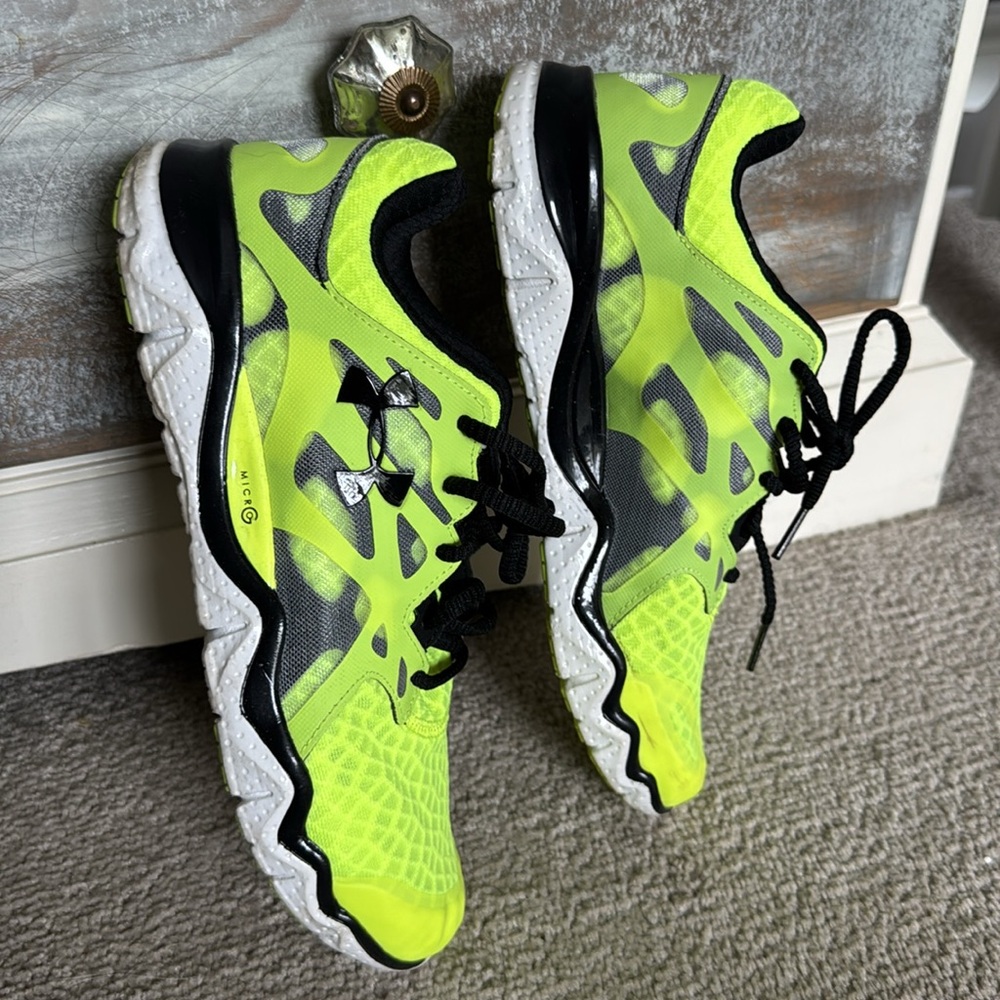 Under Armour Green and Black Sneakers Lightweight Athletic Design - Picture 2 of 8